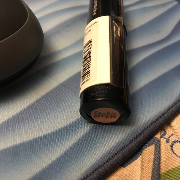 Revlon PhotoReady Insta-Fix Stick Foundation SPF 20 150 Natural Beige Exp 2022 - Picture 4 of 5